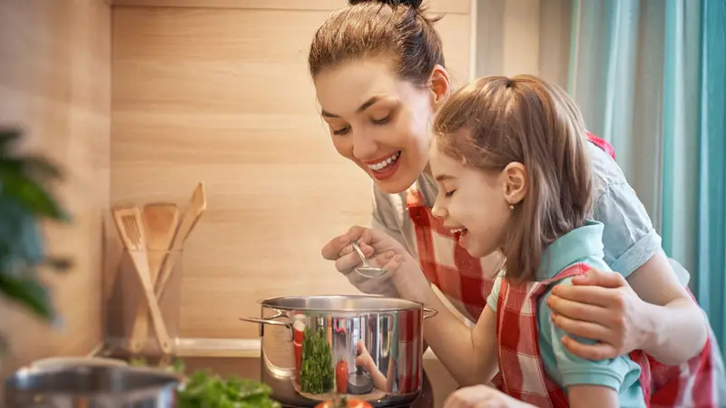 Family cooking together in a kitchen with a Gas Safe certified cooker Wolverhampton